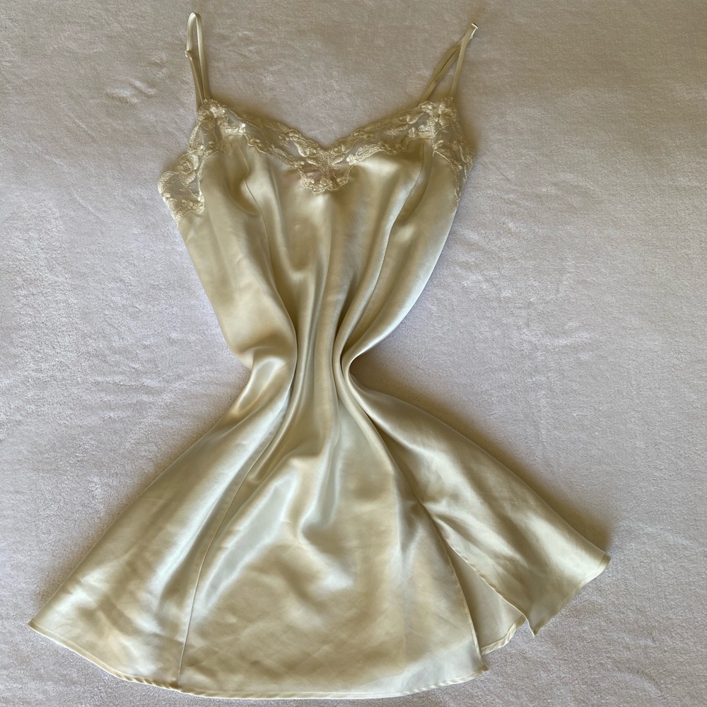 RARE VINTAGE VICTORIA SECRET SLIP!!!
